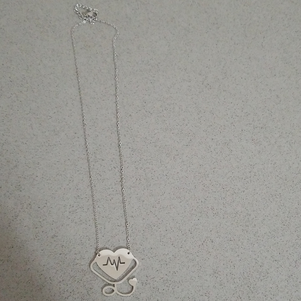 🆕️Stethoscope Heart necklace - Picture 3 of 8